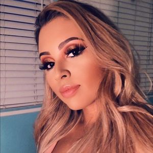 Meet your Posher, Yesenia